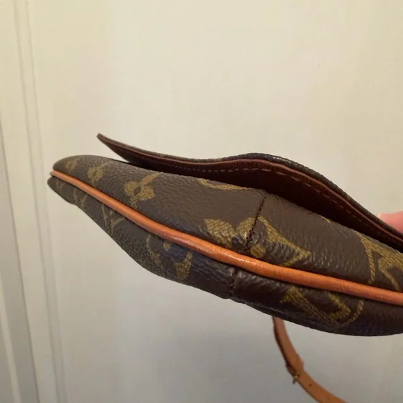 SOLD- Louis Vuitton Monogram Musette Salsa w/COA - Picture 11 of 13
